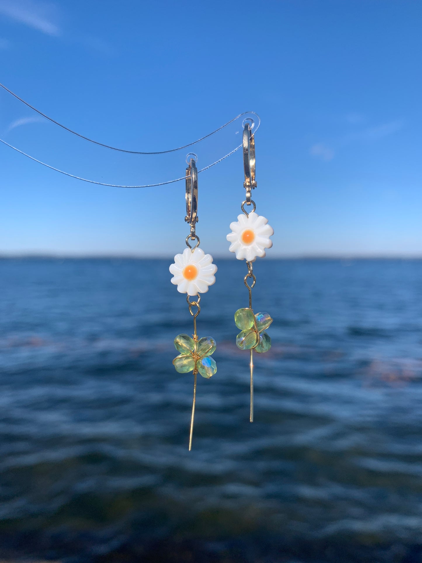 Beaded Daisy Dangle Earrings (Lightweight)