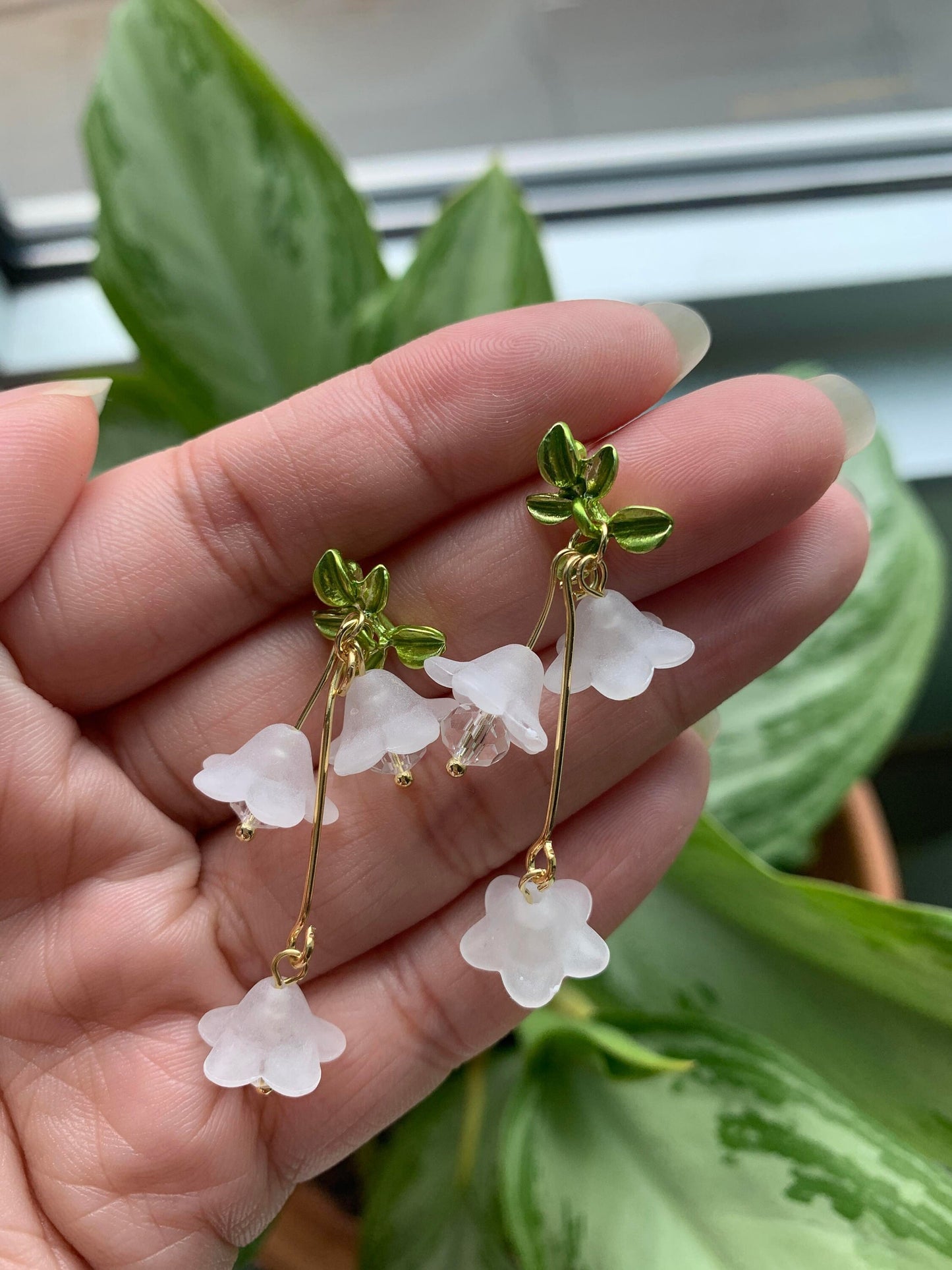 Minimalist Bellflowers Dangle Earrings